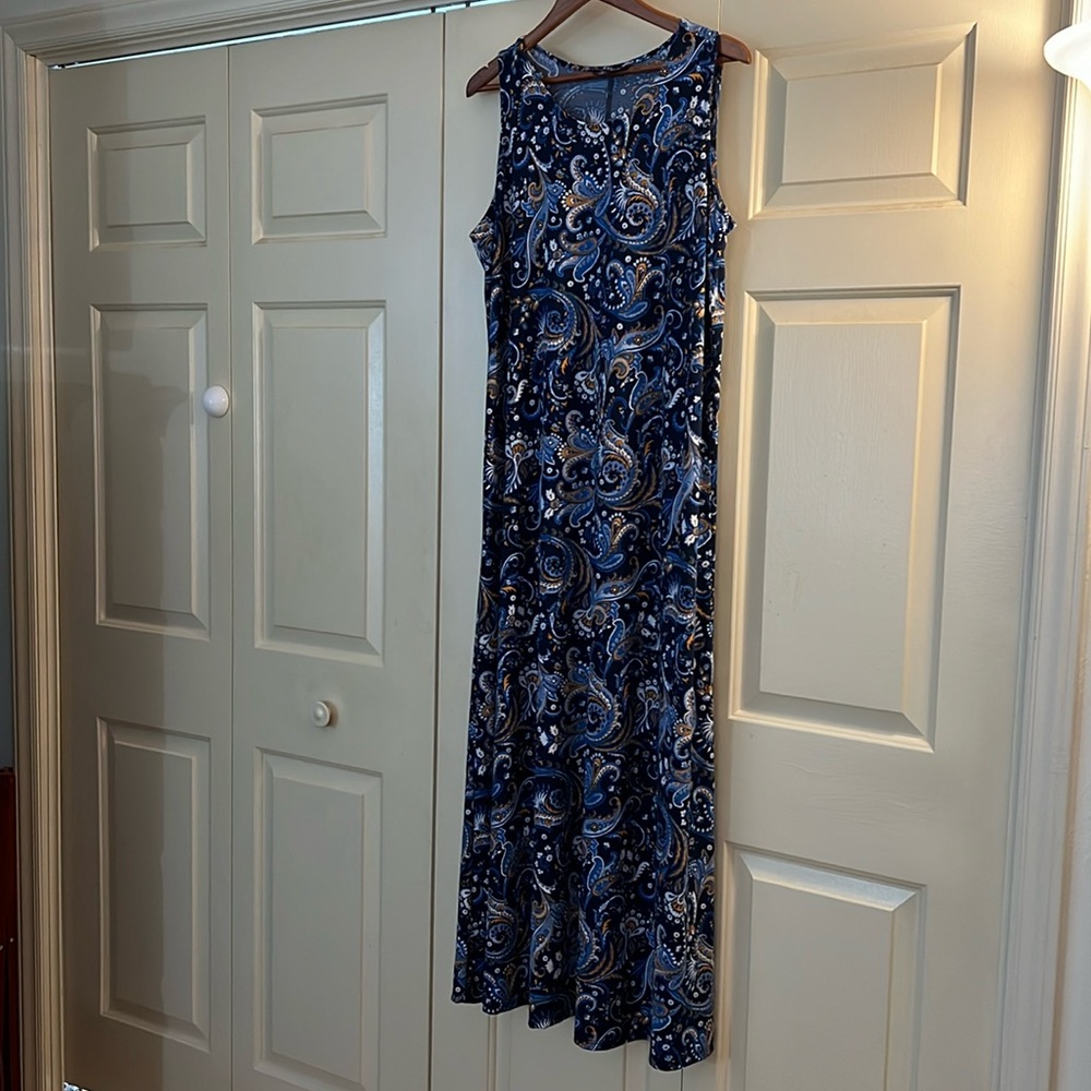 Roaman’s Paisley Maxi Dress Blue White and Gold No Wrinkle 14/16 Medium